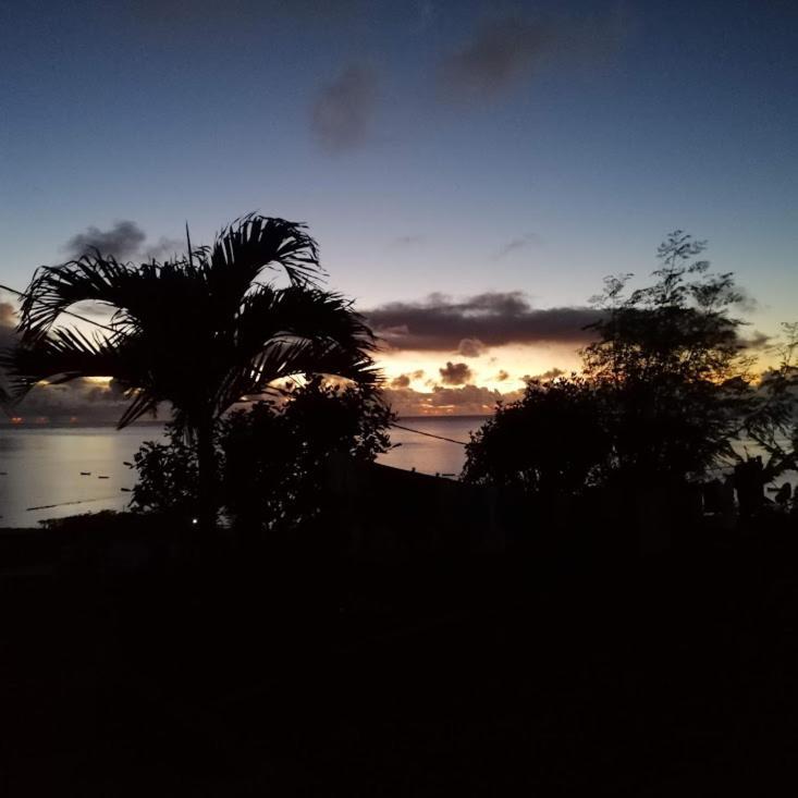 La Terrasse Hotel Port South East Luaran gambar
